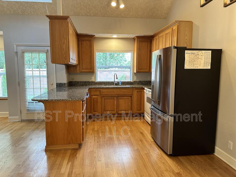 330 East College Street – photo 4
