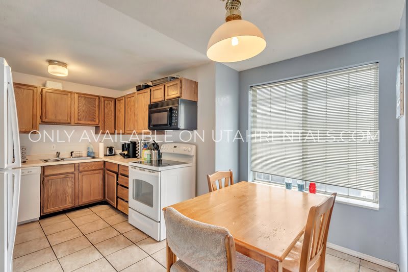 728 W 1720 N – photo 4