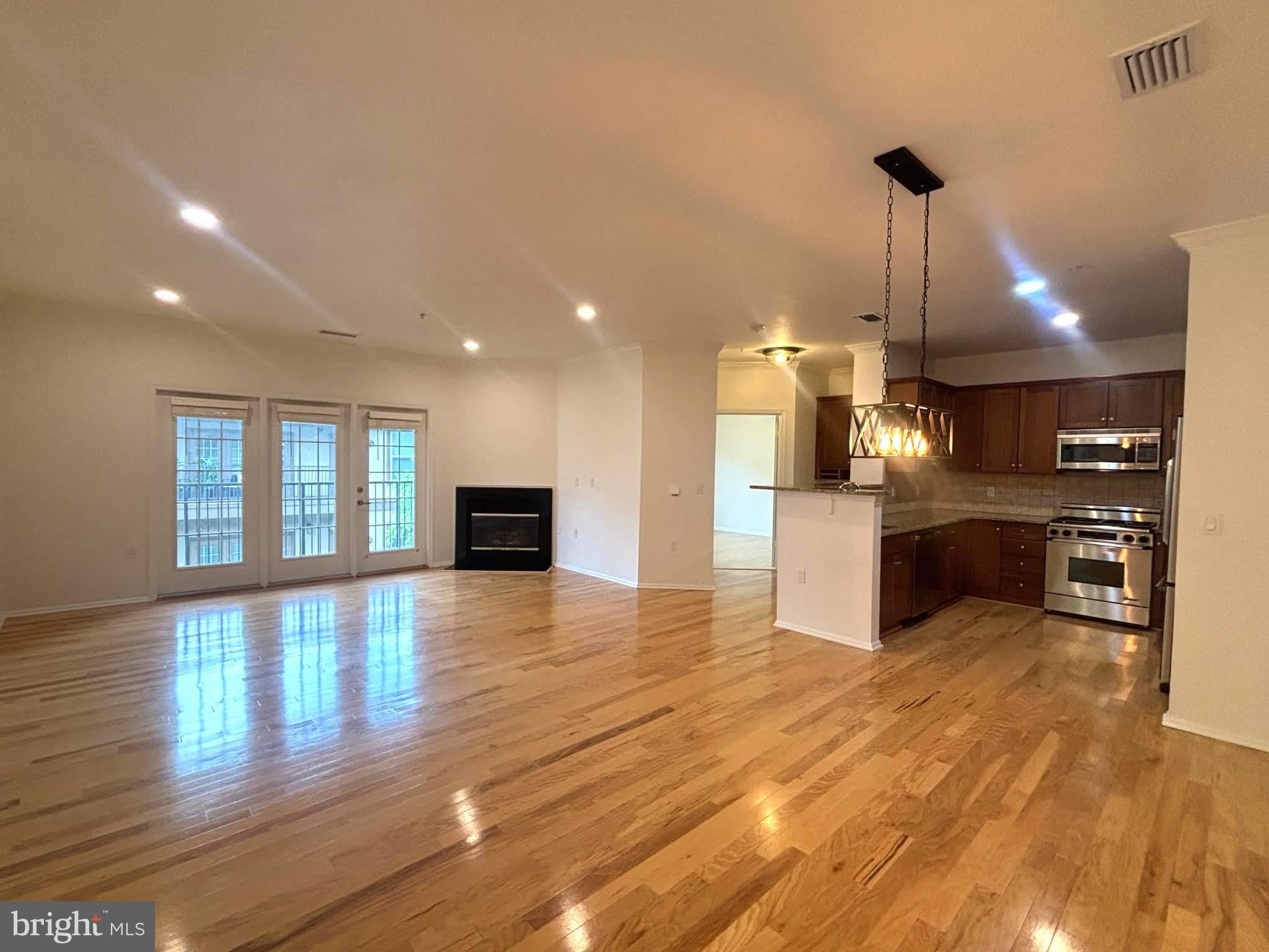11800 OLD GEORGETOWN Road – photo 2