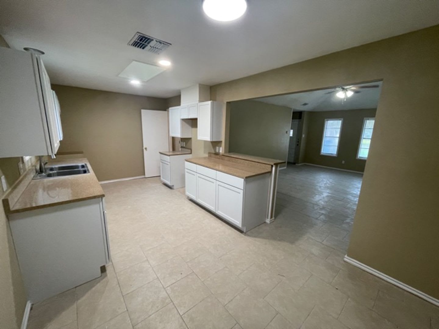 3 Bedroom 2 Bathrooms – photo 3