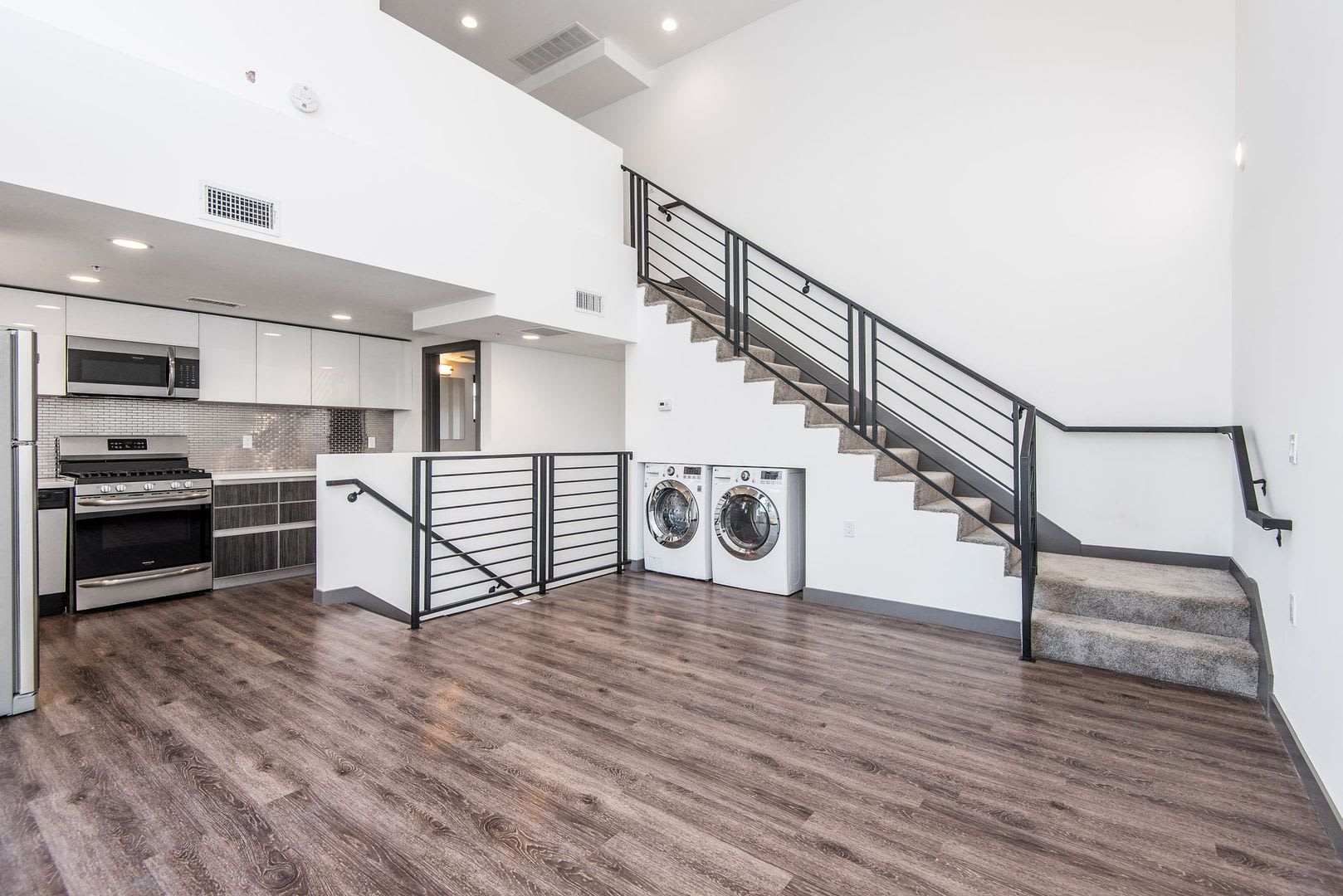 Come home to these New Modern Townhouse in Hollywood! – photo 4