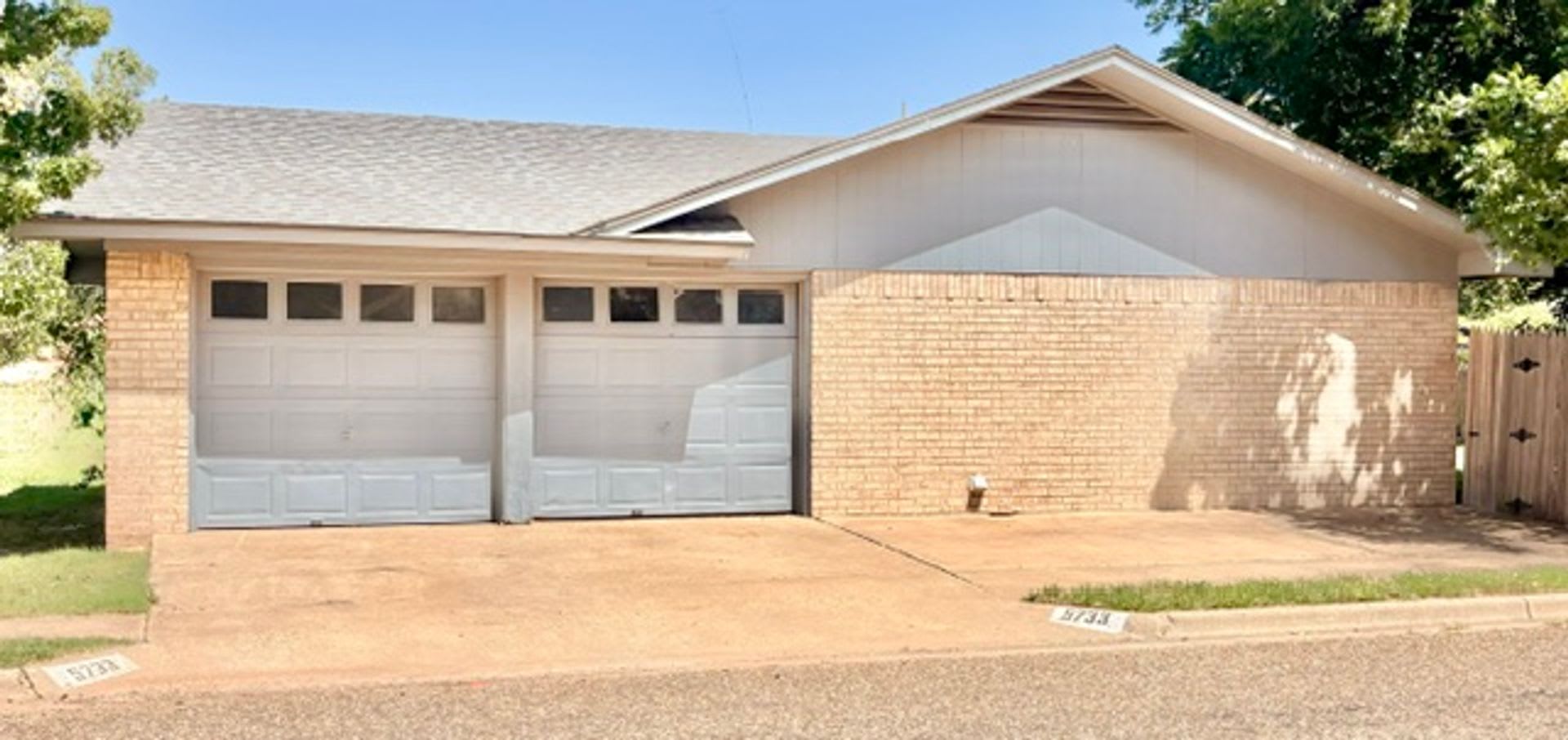 Well maintained house in great neighborhood!! Available Now! – photo 2
