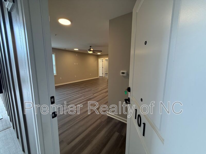 7085 Hanesbrook Circle – photo 4