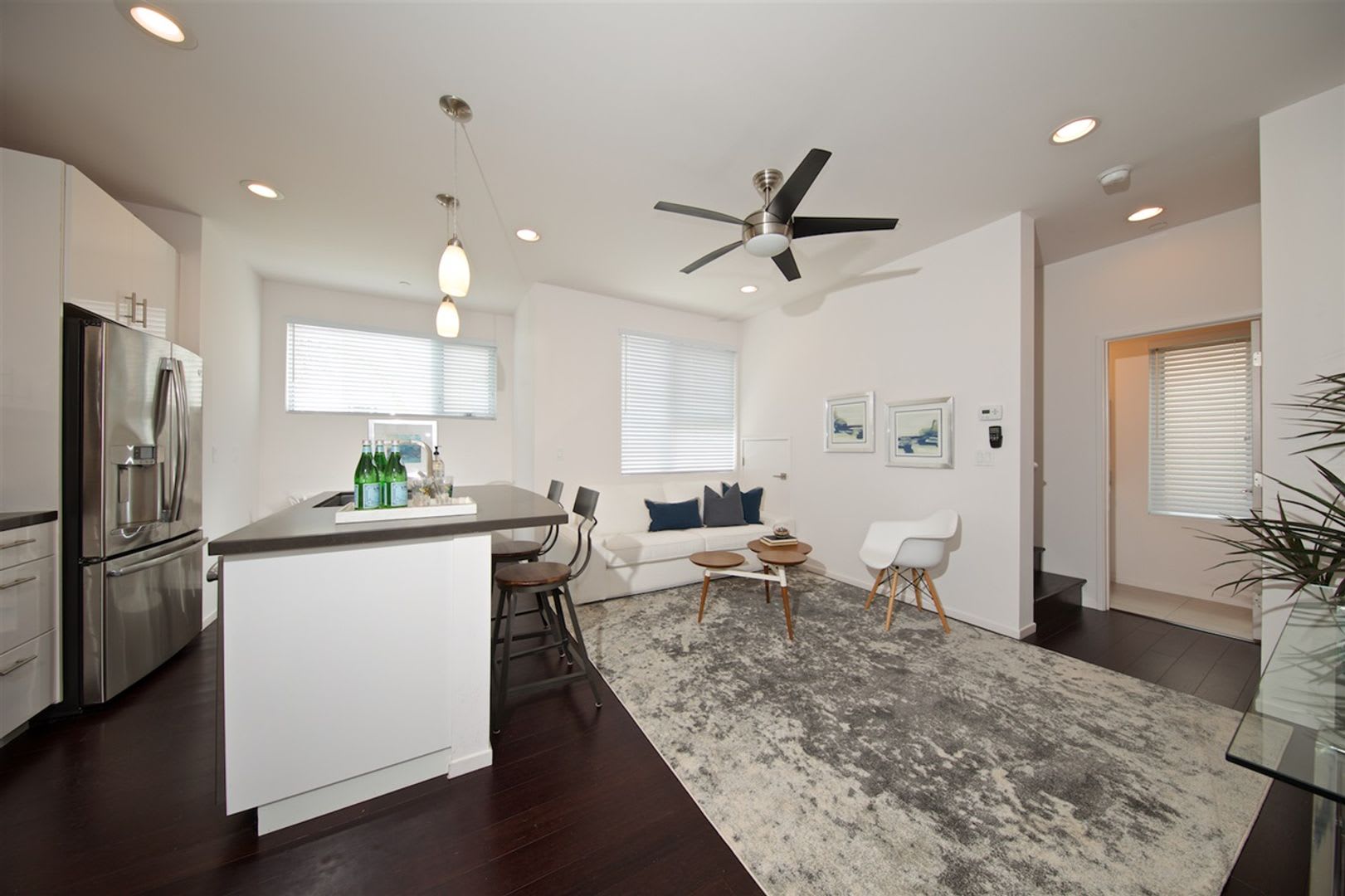 Beautiful 2-Bedroom Townhome in Hillcrest with Private Balconies & Attached Garage – photo 3