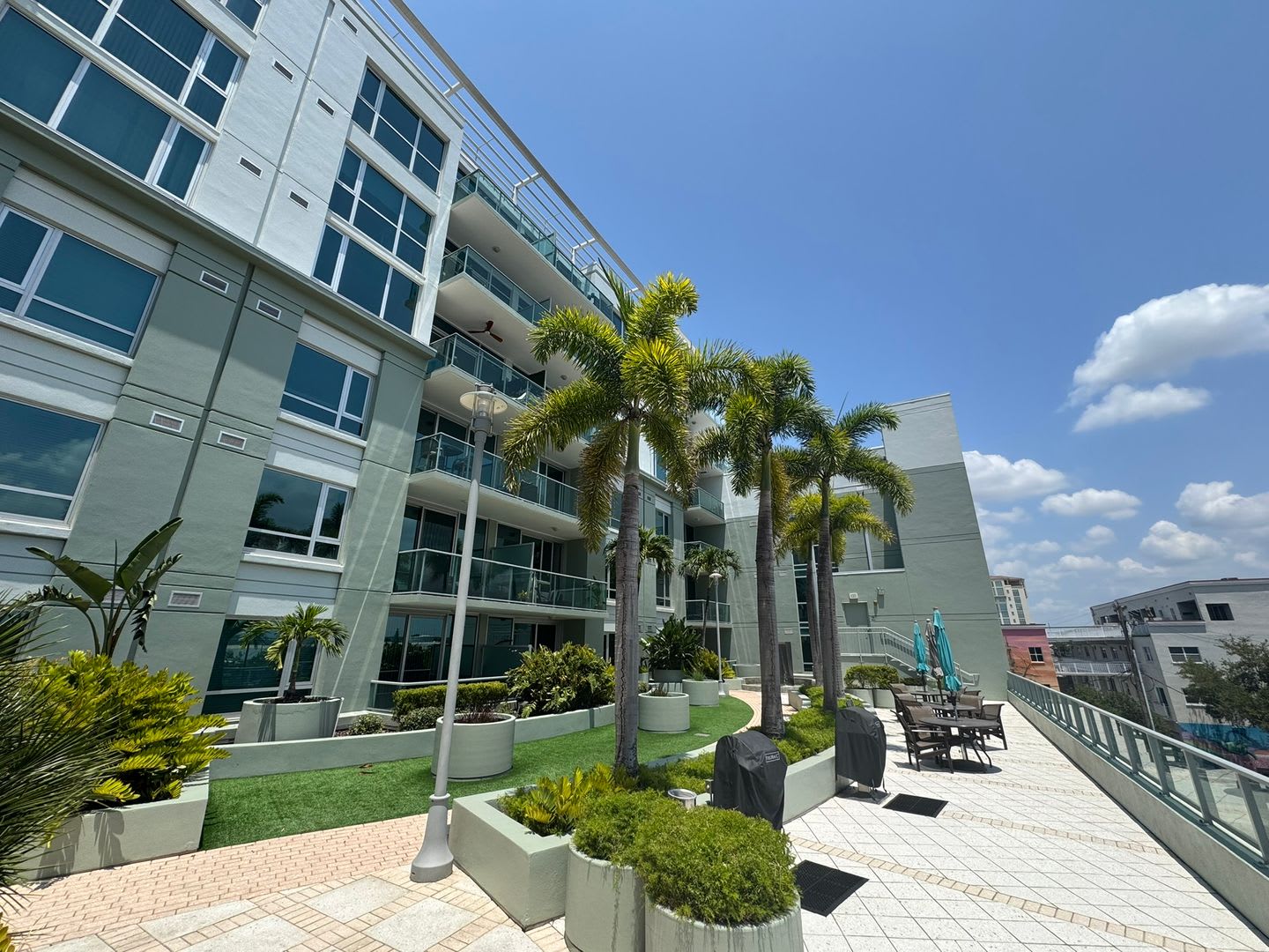 Luxurious 2/2 Modern Condo in Prestigious Channelside with Resort-Style Amenities – photo 1