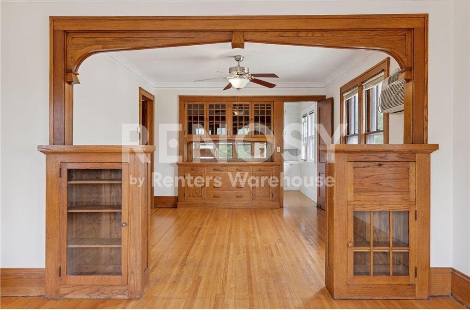 Spacious 2 Bedroom 1 Bath Upper Level Duplex in St. Paul – photo 2