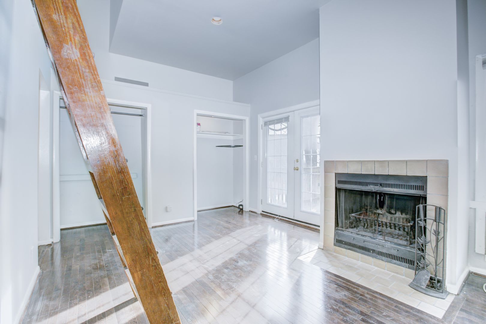 Lovely Lofted H Street Condo + Parking! – photo 1