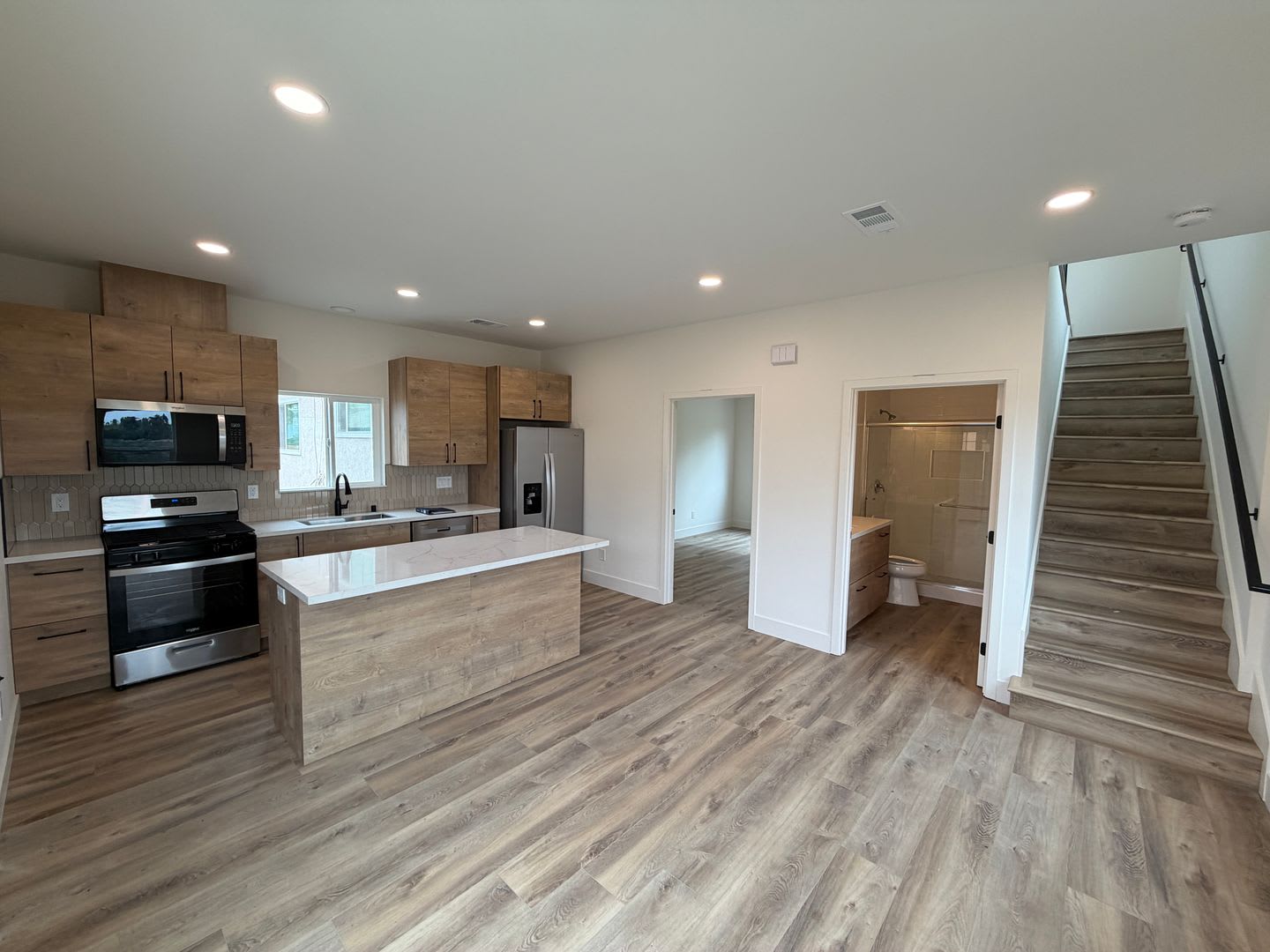 Brand New 2026 4 Bed 2 Bath Home On Catoctin Near Campus – photo 3