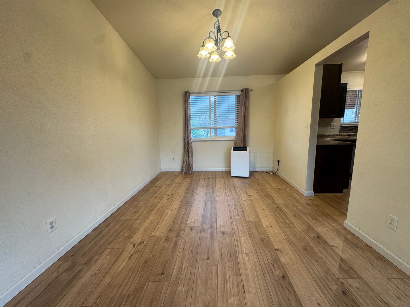 Spacious 5-Bedroom Home with Bonus Entertainment Room & Low-Maintenance Yard – photo 5