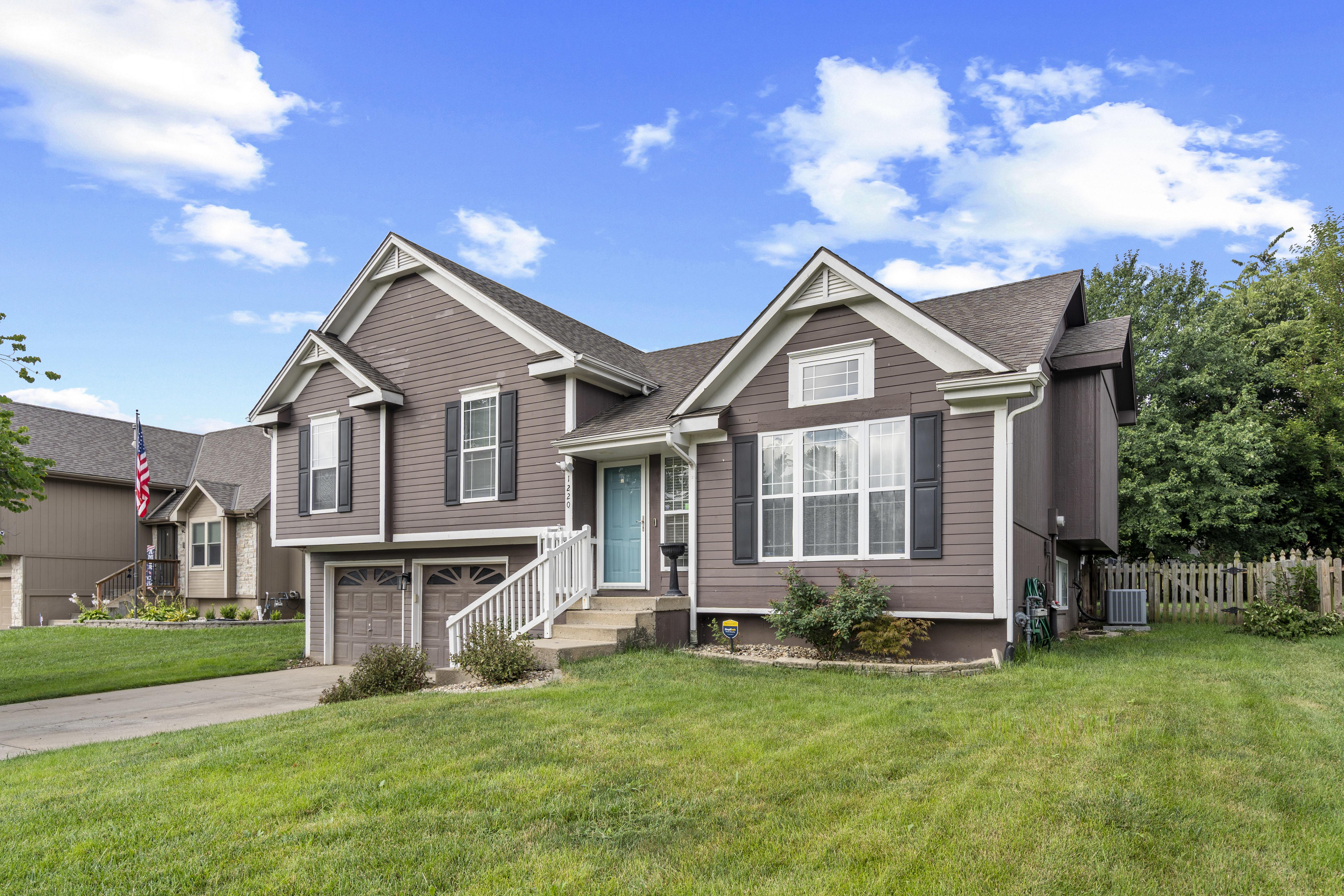 1220 Northeast Applewood Street – photo 1