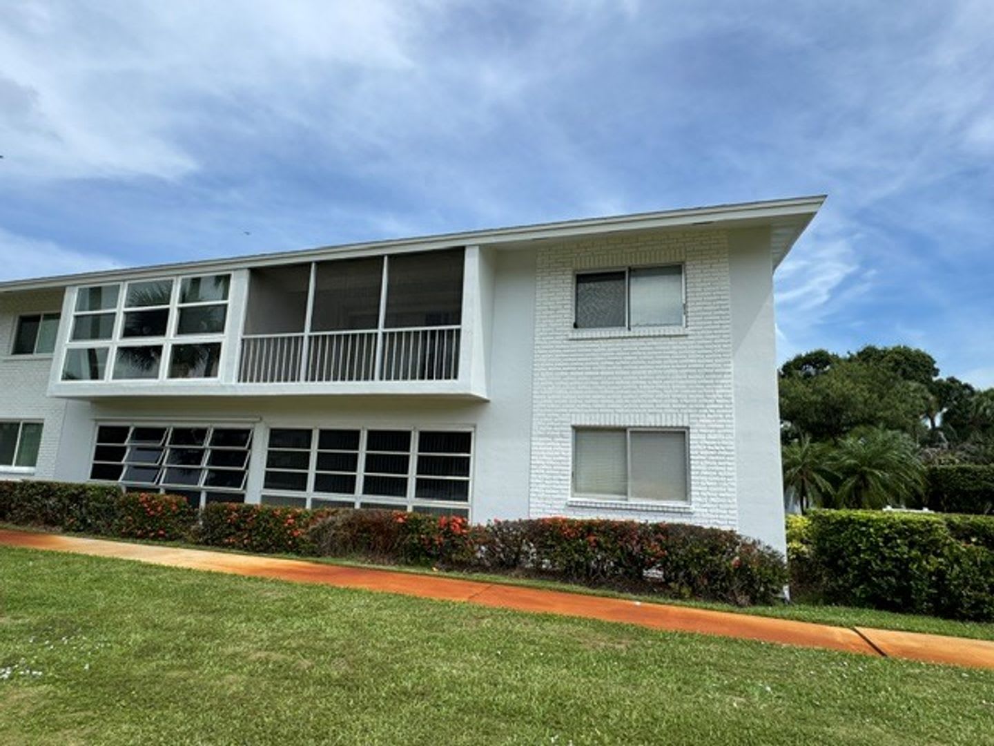 Charming 2 bed/ 2 bath in Royal Palm Villas – photo 2
