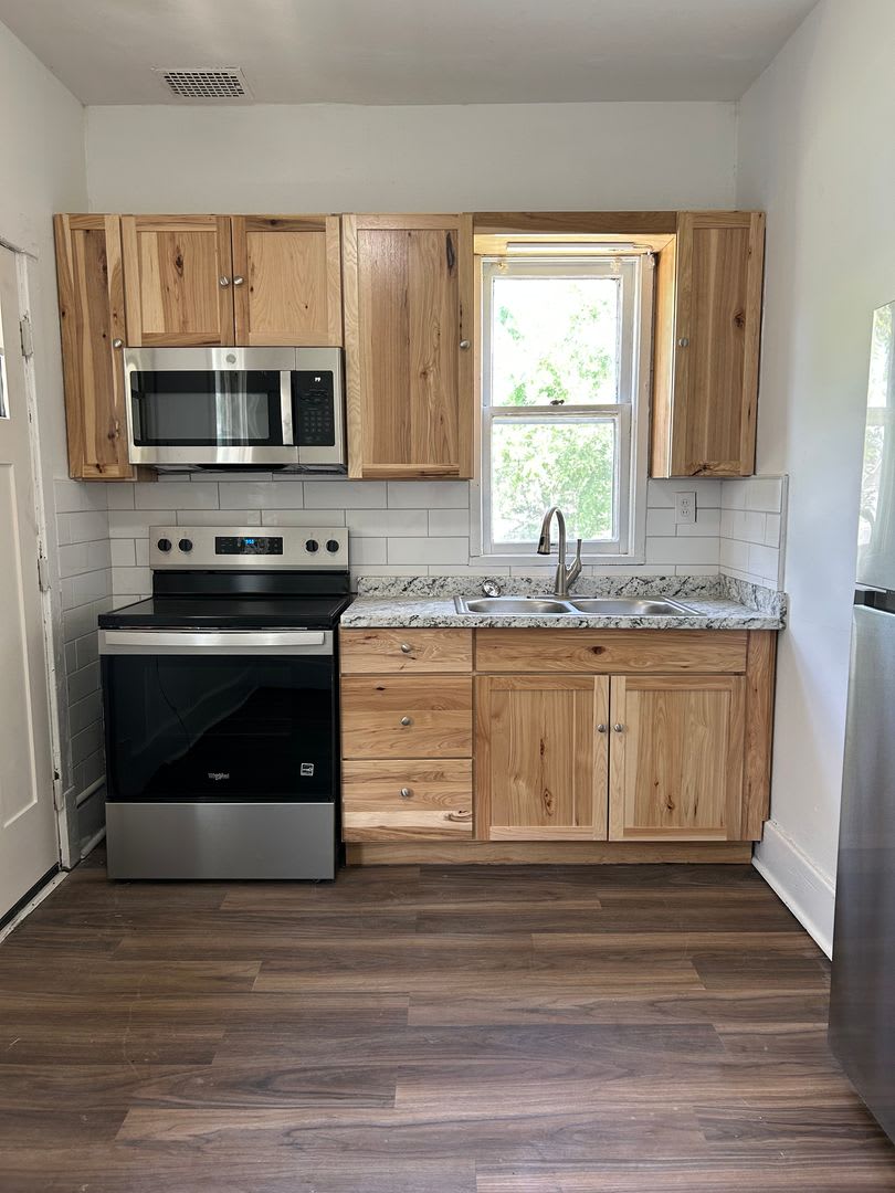 SPECIAL: Half off First Full Months Rent-Charming Character-Filled Home Near Little Bohemia! – photo 2