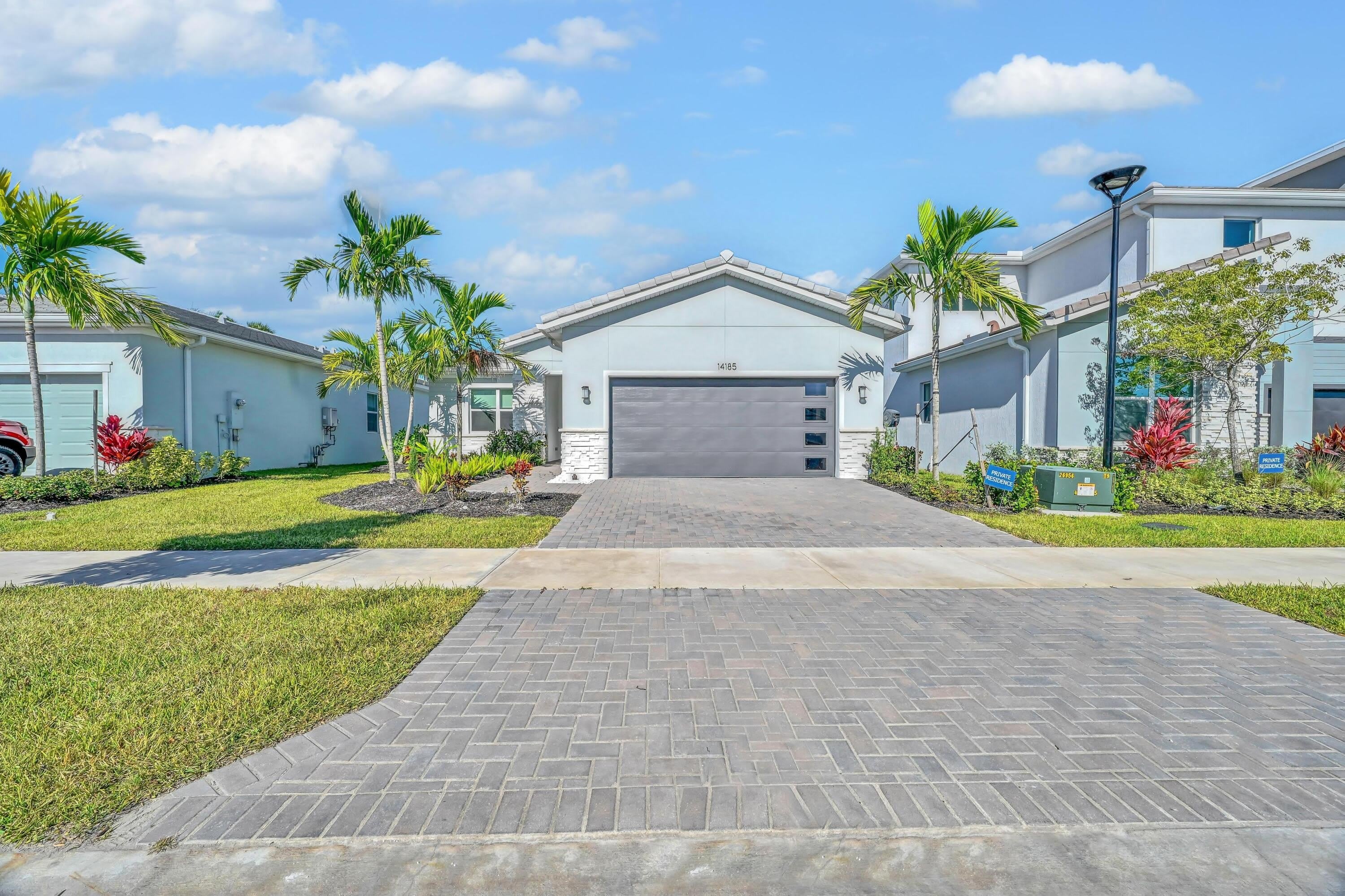 14185 SW Daphne Street – photo 1