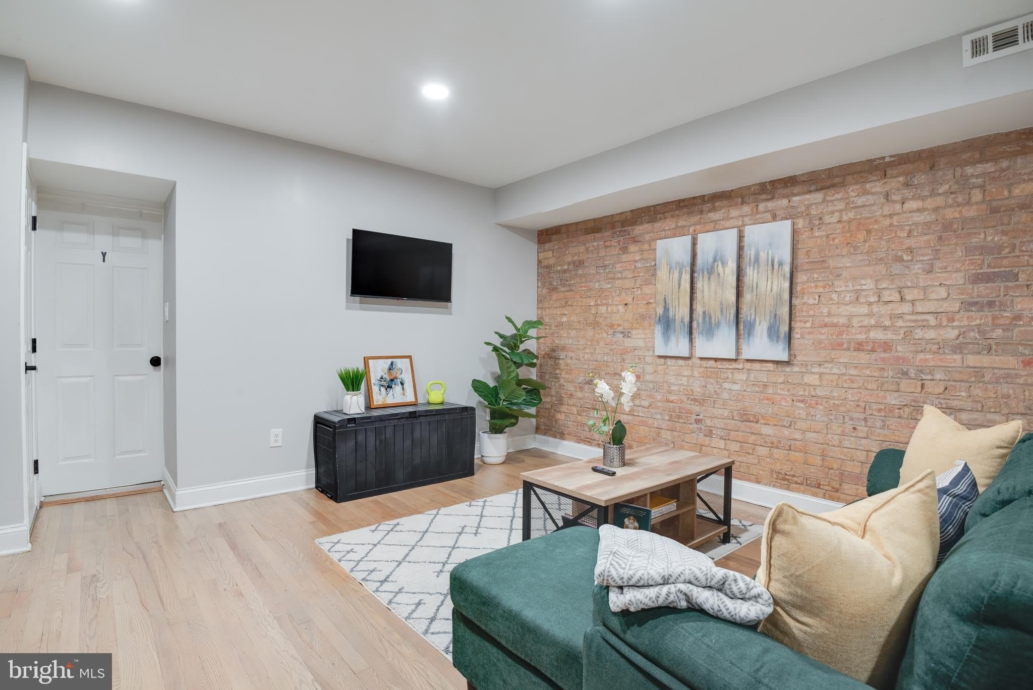 1255 RAUM Street NE – photo 4
