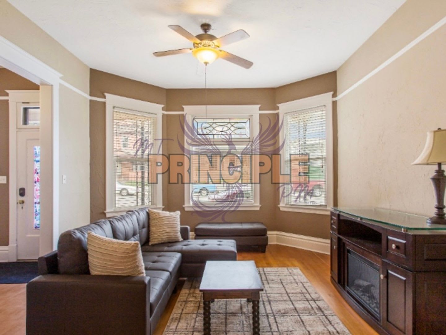 West Silver Street Bottom Apartment – photo 1
