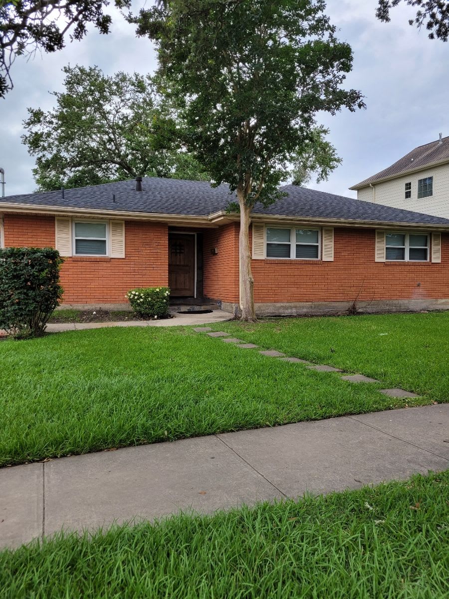 5900 Chatham Drive – photo 1