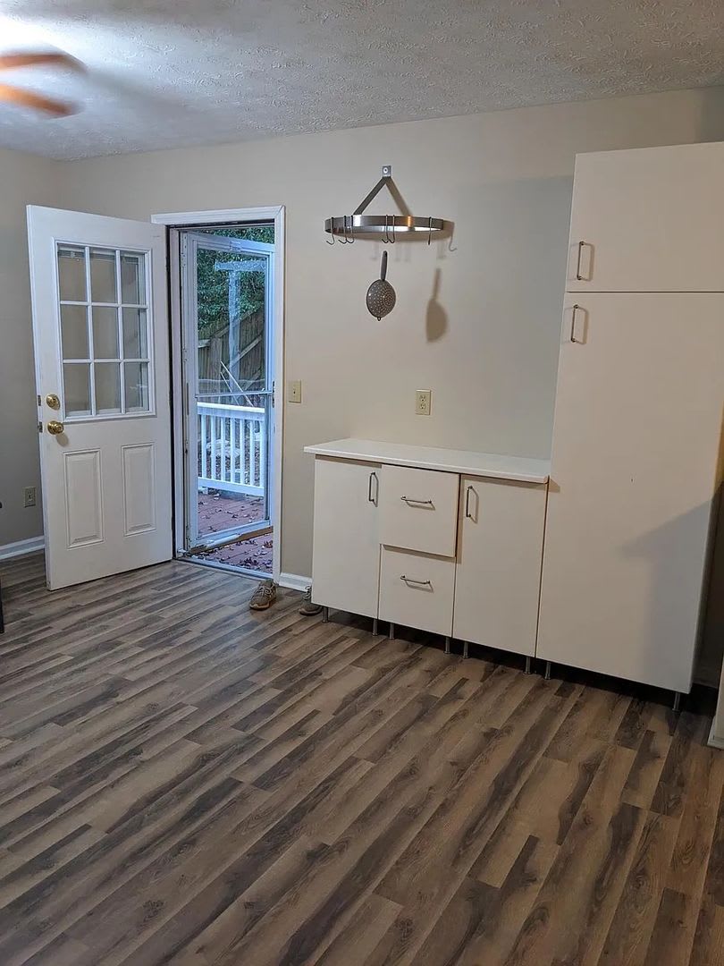 Room in 4 Bedroom Home at Karl Ct – photo 4