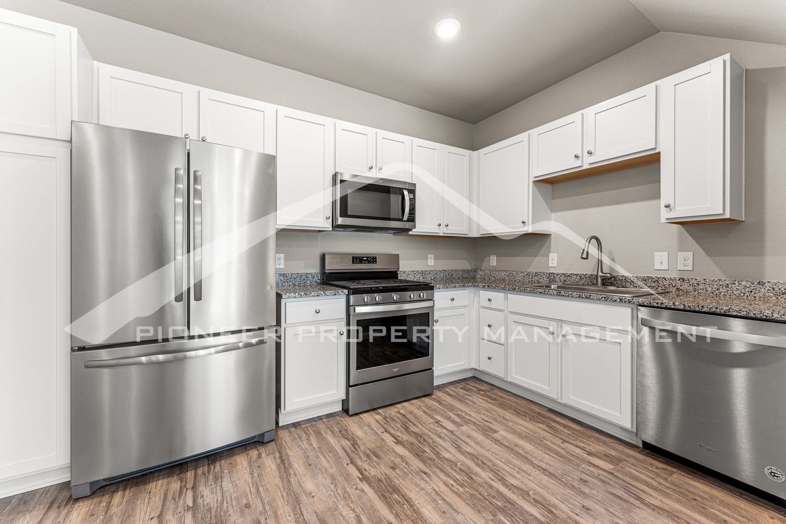 Beautiful Townhome With Attached Garage And Central A C – photo 5