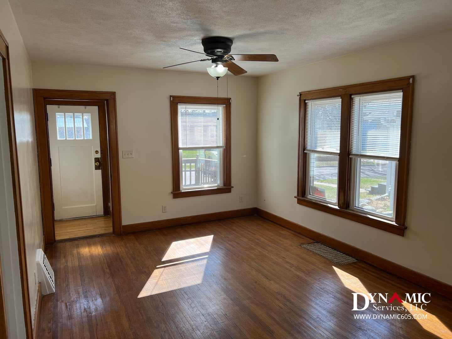 4+ Bedroom, 2 Bathroom House with Garage and Fenced Backyard – photo 4