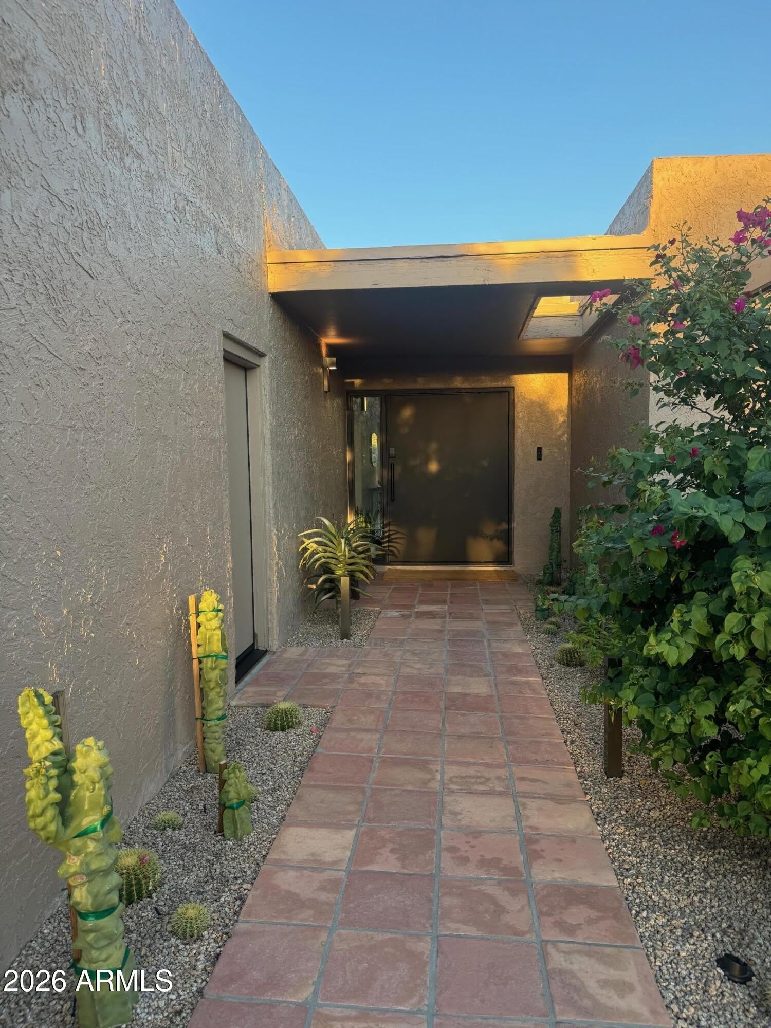1725 E STAGHORN Lane – photo 2