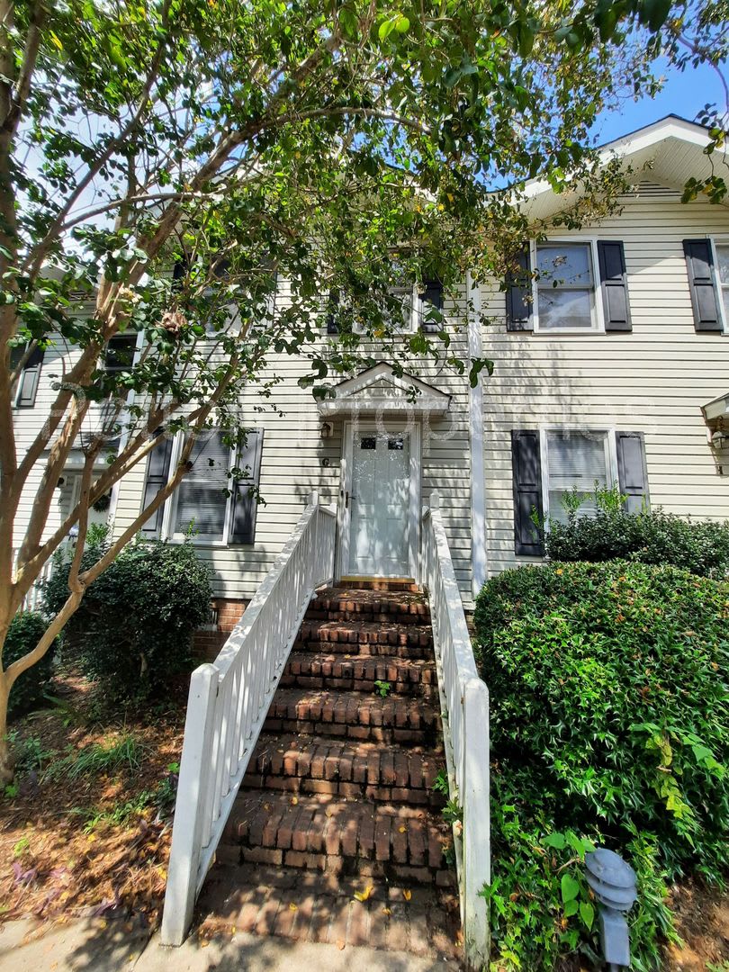 Shandon Oaks Townhome – photo 1