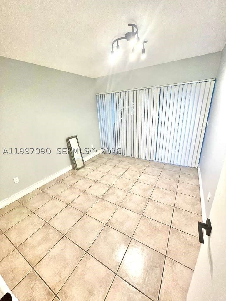 400 NE 18th Ave – photo 3