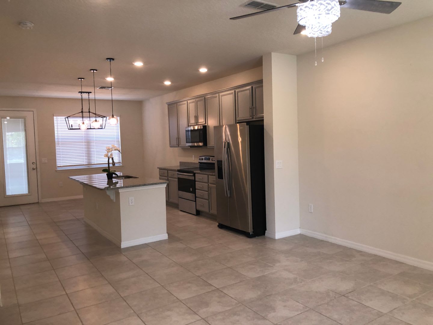 MOVE IN SEPTEMBER! IMMACULATE RENTAL! 2x2.5 TOWNHOME WITH PRIVATE COURTYARD! 2 CAR GARAGE! – photo 5