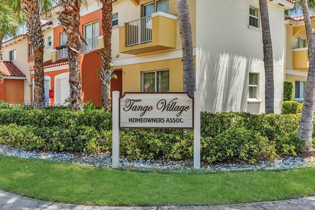 228 NW 14th Ave – photo 1