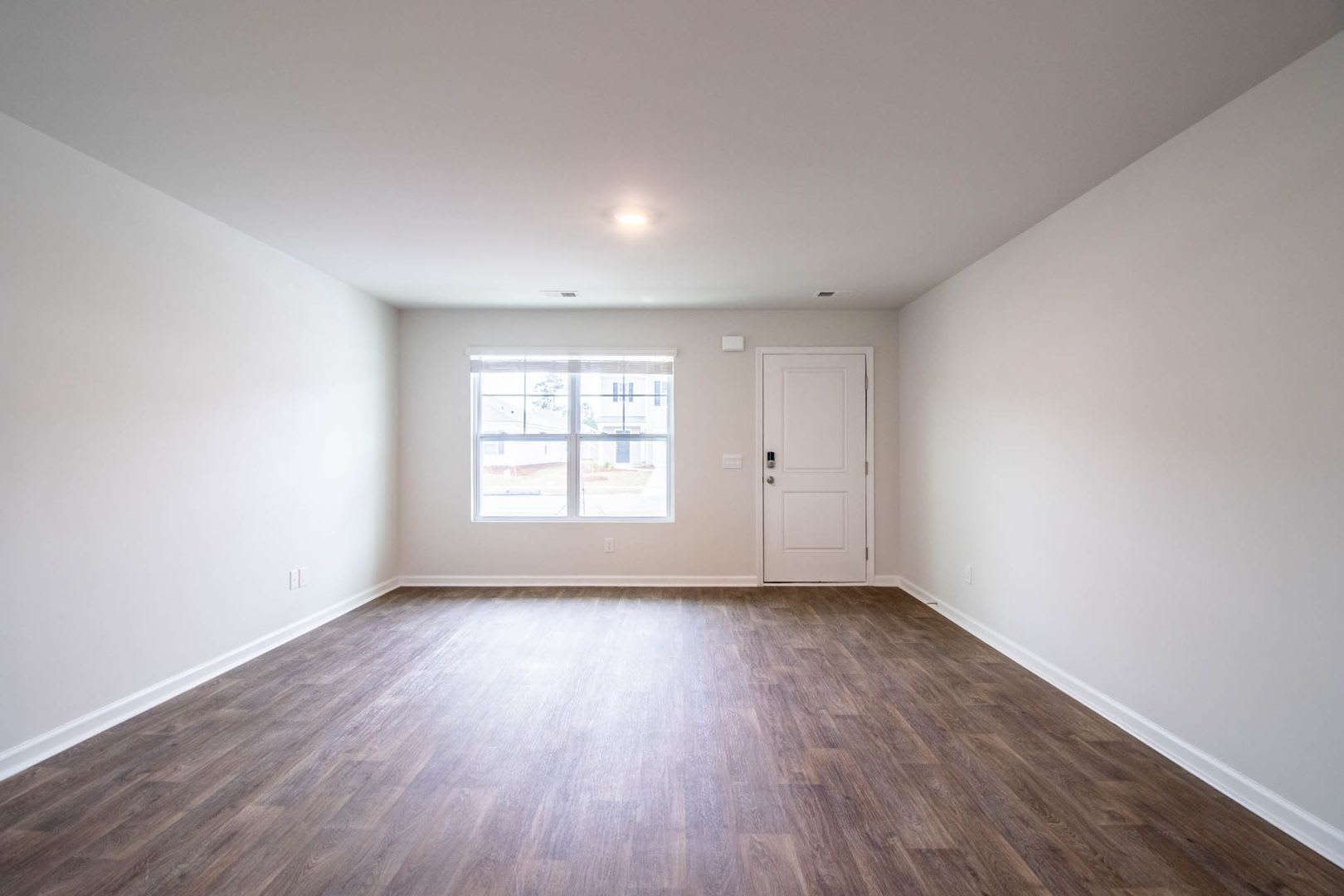Amazing new community in Bloomingdale – photo 4