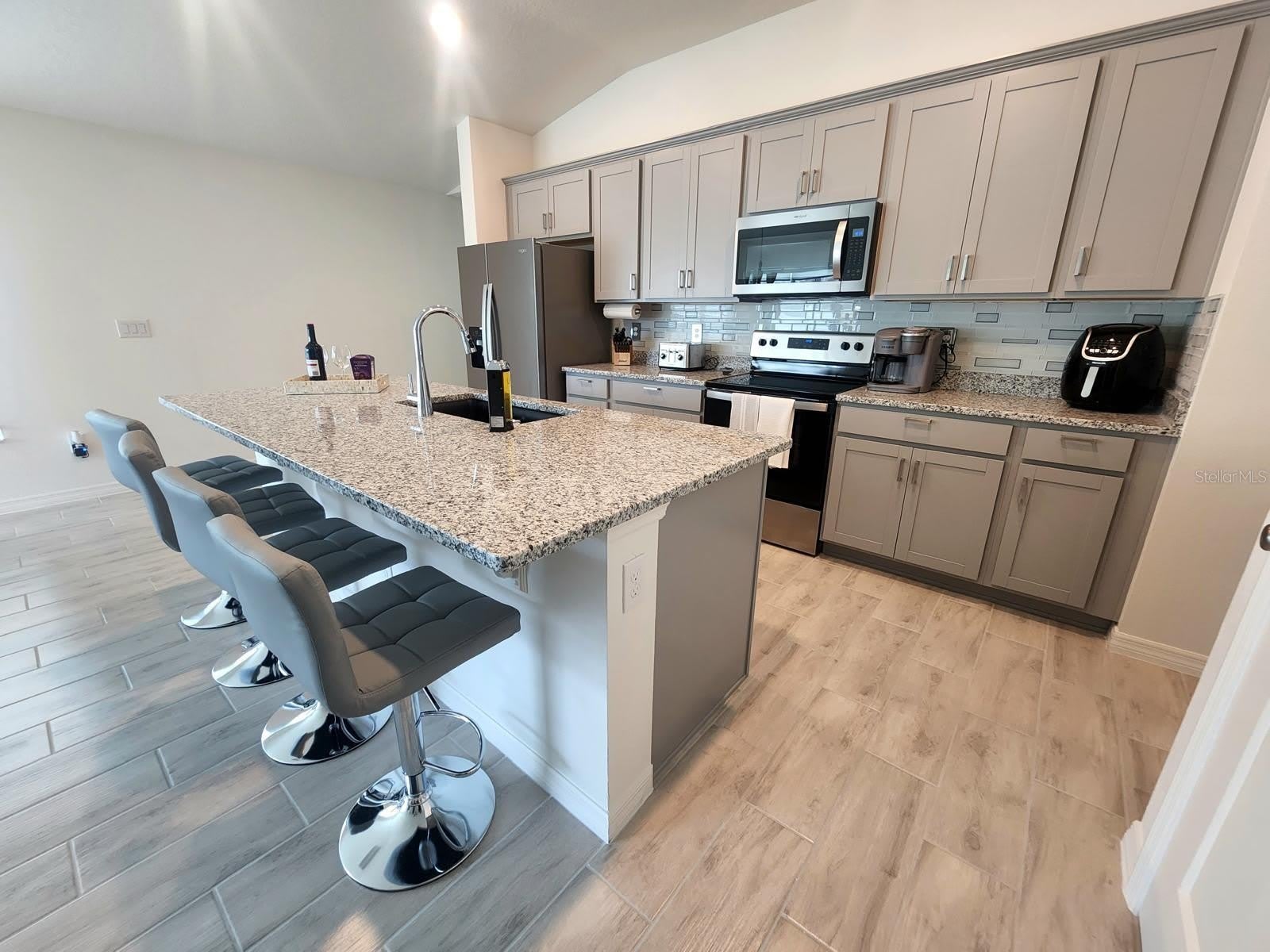 1055 Papaya Circle – photo 3