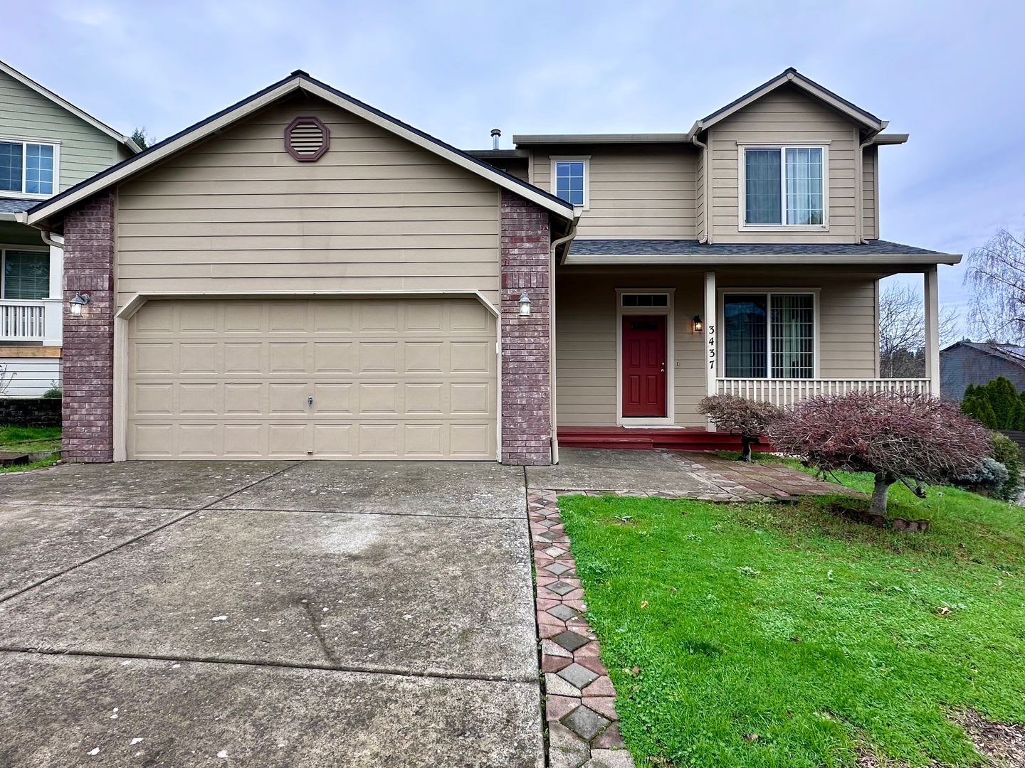 Beautiful Move‑In Ready Single-Family Home on a Corner Lot in Gresham! – photo 1