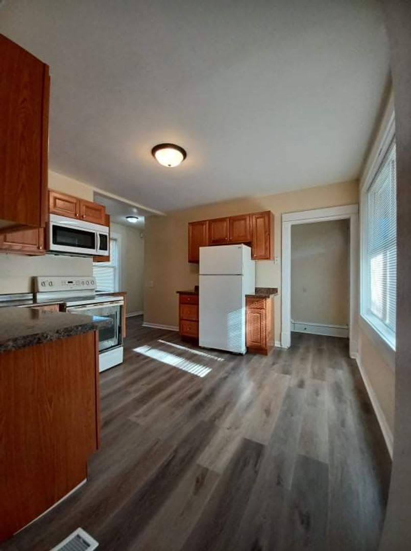 Spacious 5 Bed 2 Bath House – photo 1