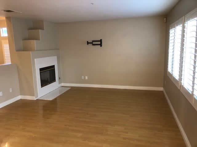 Spacious, Comfortable & Ready to Welcome You Home! – photo 5