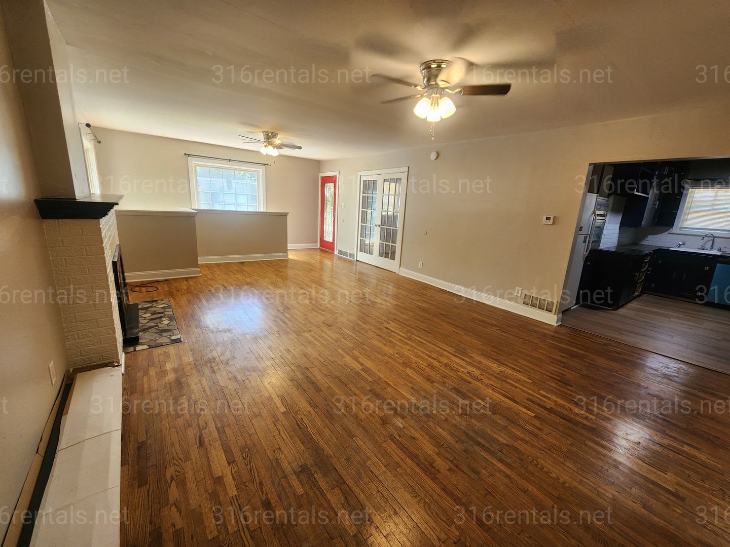 1 075 2 Bedroom 2 Bathroom Single Family Home – photo 3