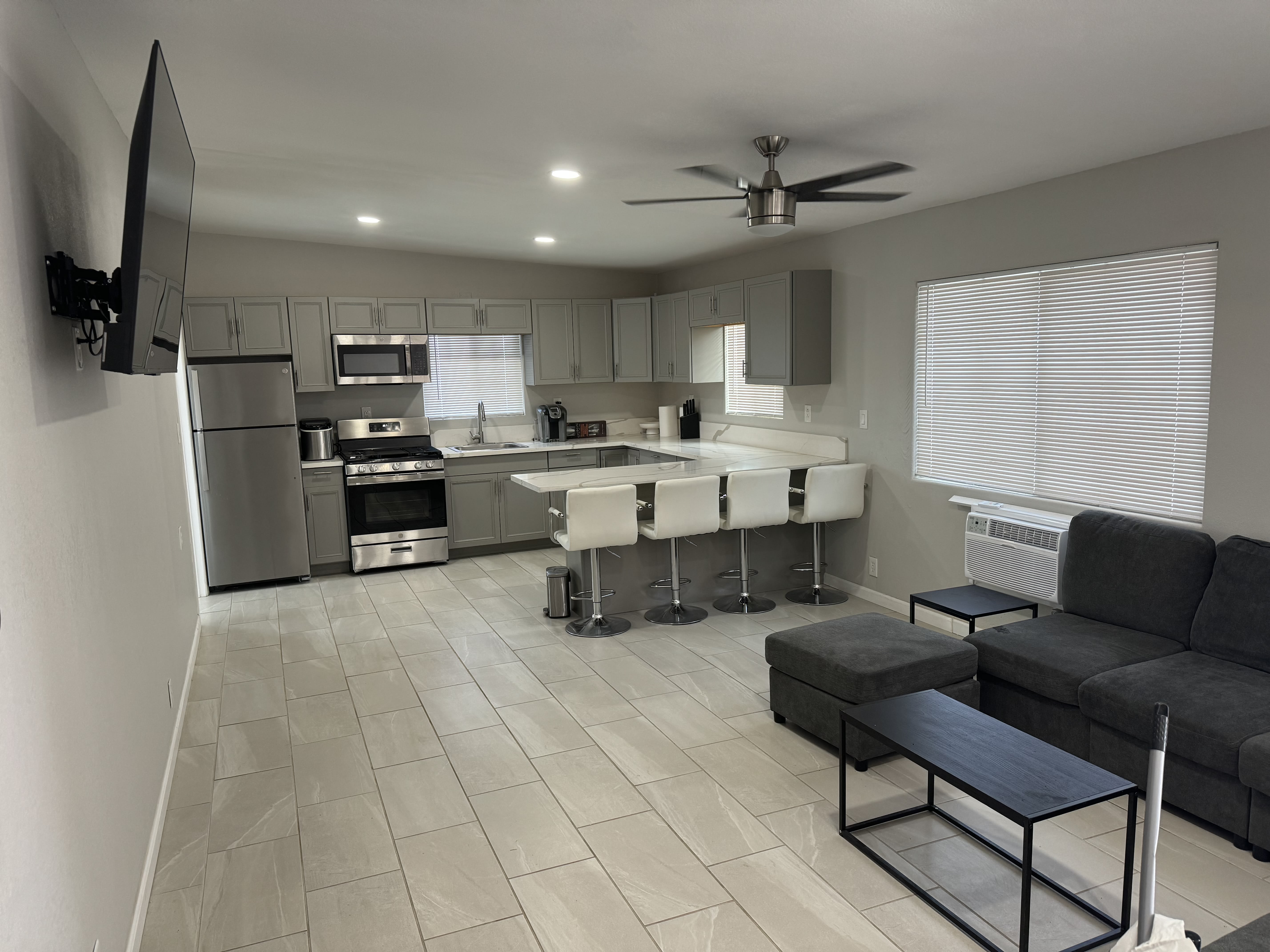542 N Eucalyptus Ave – photo 1