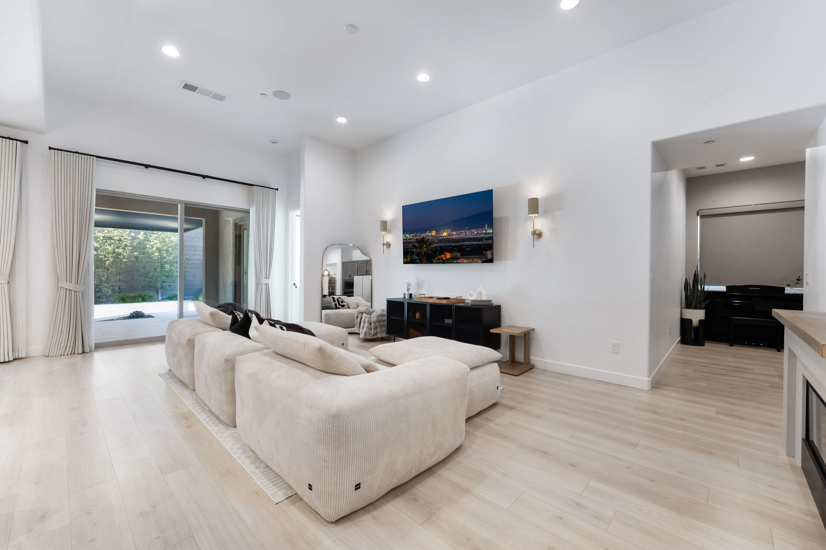 Luxury 2025 SunStone Home with Designer Backyard & Solar Included – photo 4