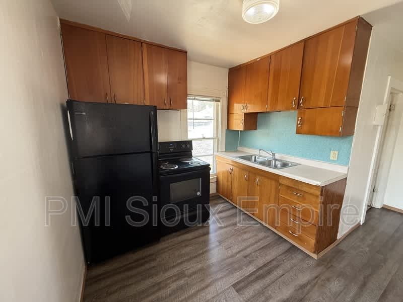734 W 10th – photo 3