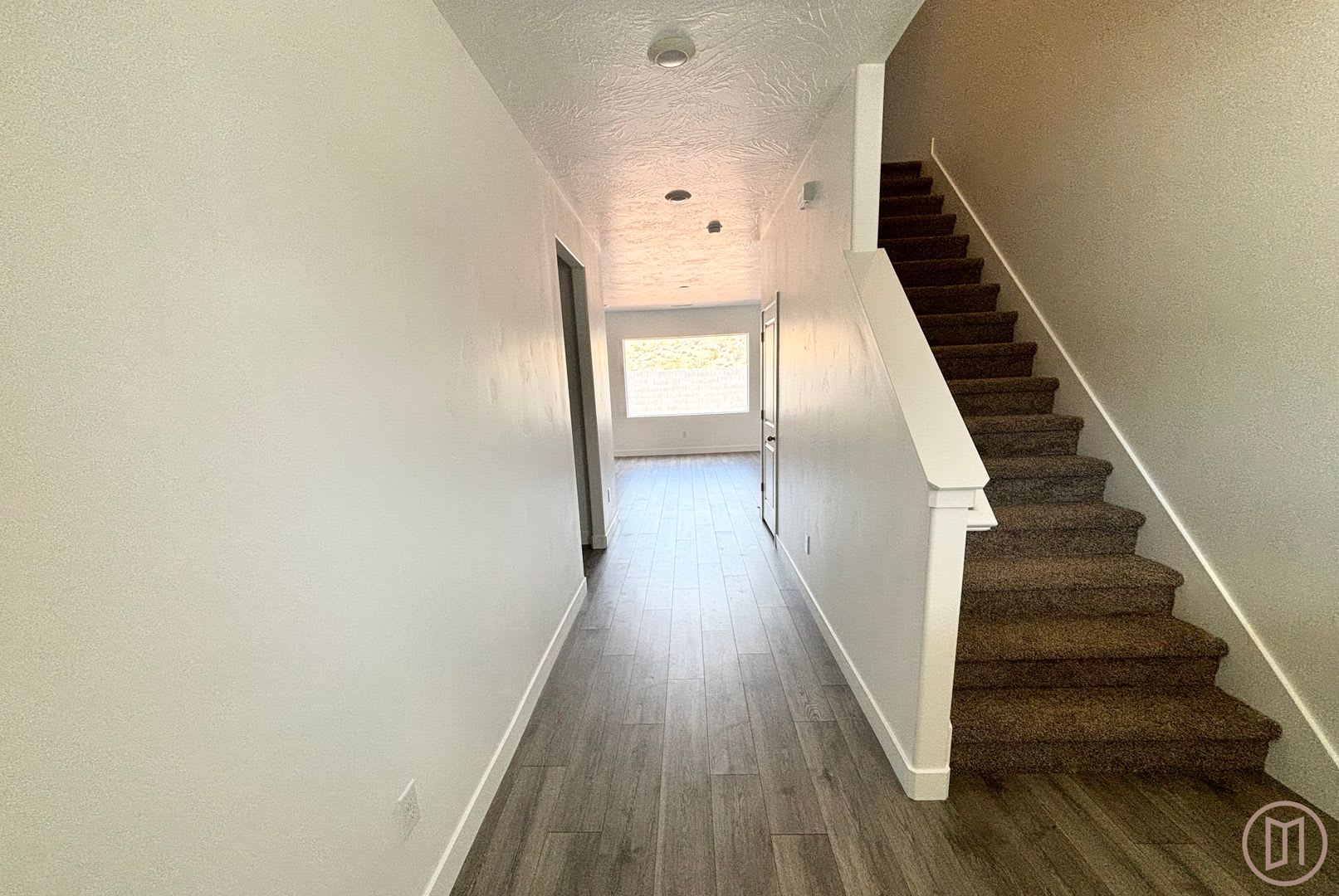LIKE NEW Home in Long Valley! – photo 4