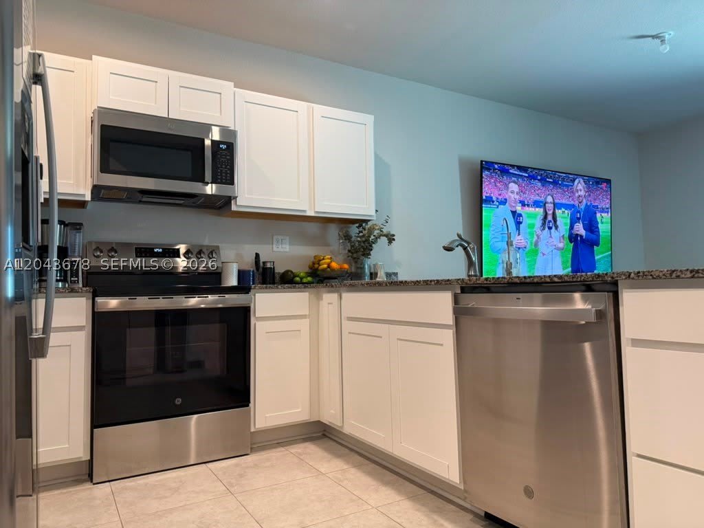 1057 NW 5th St – photo 2
