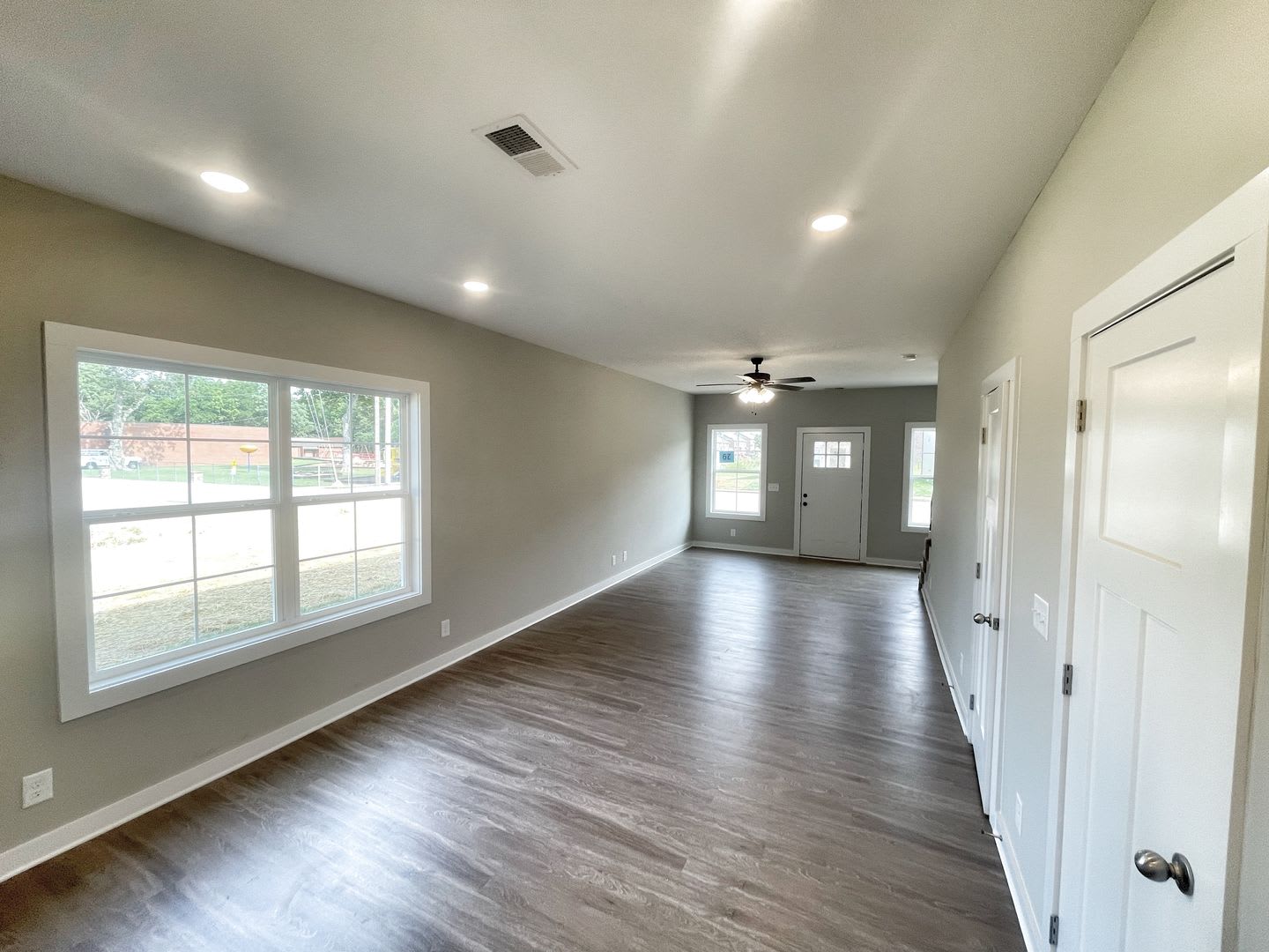 Adorable Single Family Townhome – photo 3