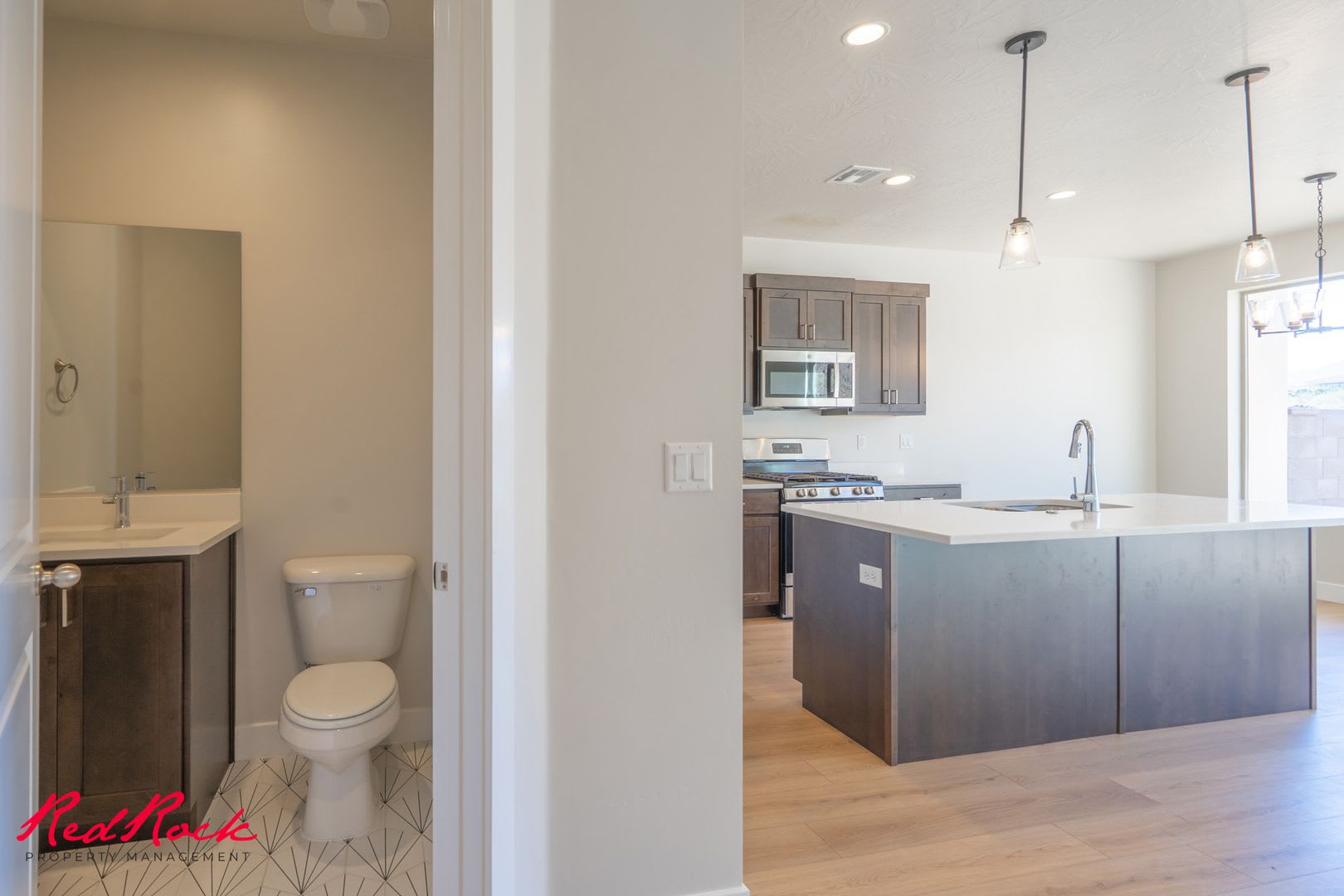 Stunning Dog Friendly 4 Bedroom 2 5 Bath Townhome – photo 5