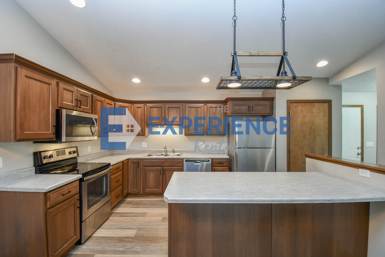 Spacious 3BR Townhome on Quiet Cul-de-Sac – photo 4