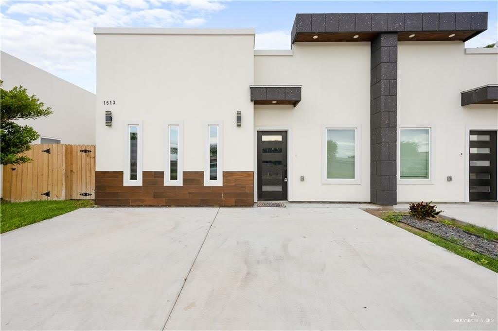 1513 W B Street – photo 1