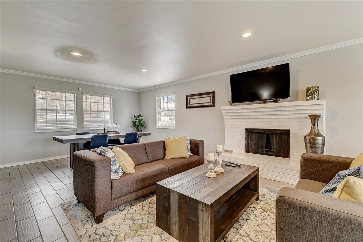WatersEdge Denton Apartments – photo 1