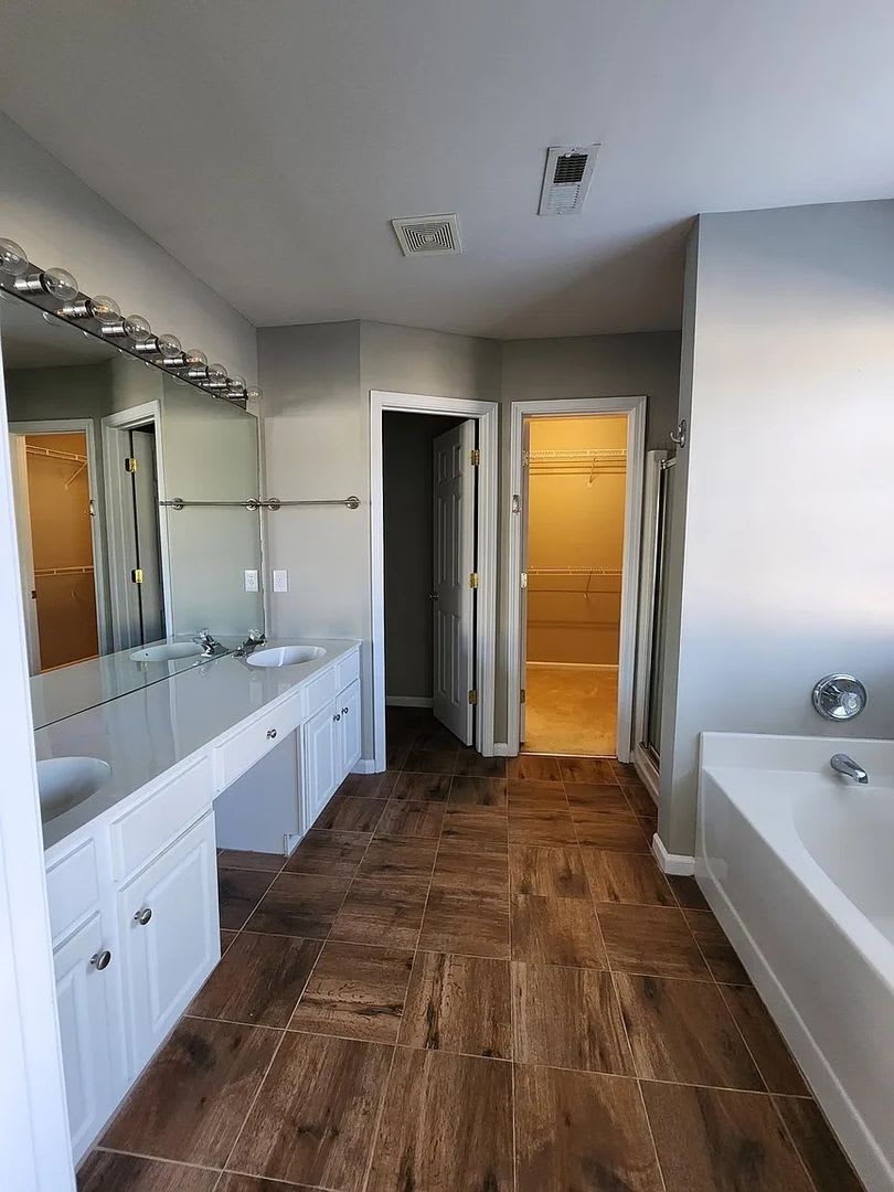 Room in 3 Bedroom Home at Lavista Way – photo 2