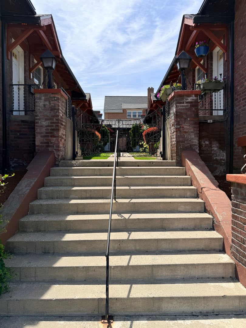 Mission Court Apartments -102 N Mission – photo 3
