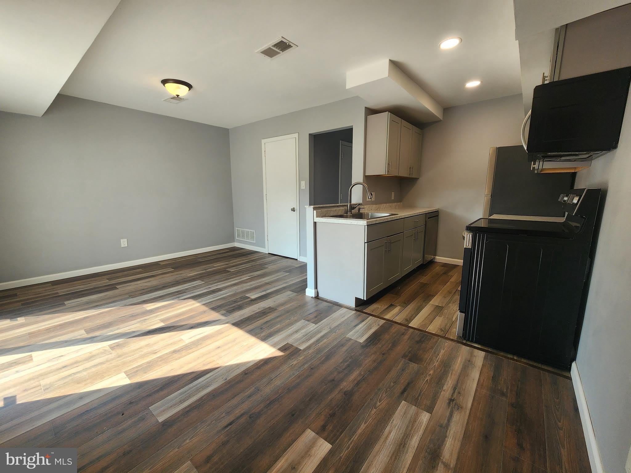 46 VILLAGE Drive – photo 5