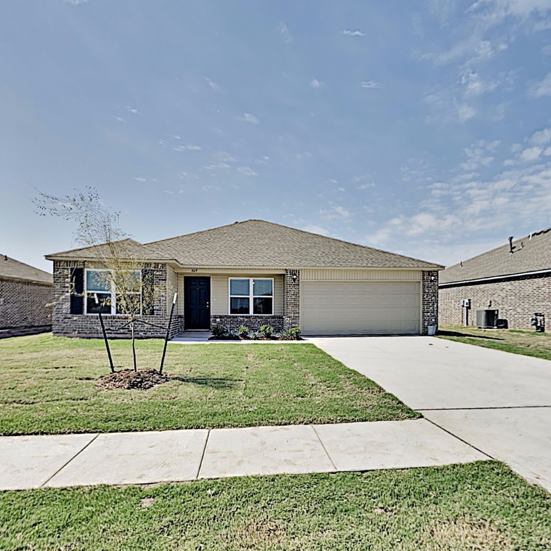 4 Bedroom 2 Bath Home in Newcastle Schools – photo 1
