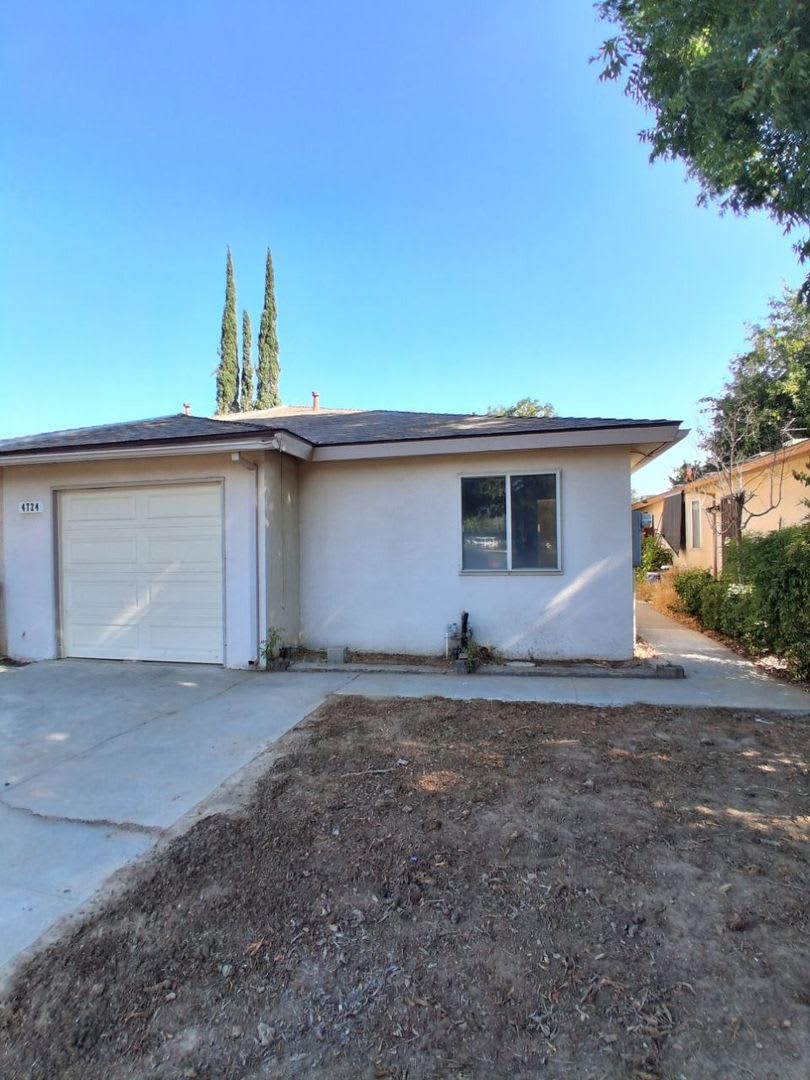 Comfortable 2-bedroom, 2-bath Home in Fresno, CA! – photo 3