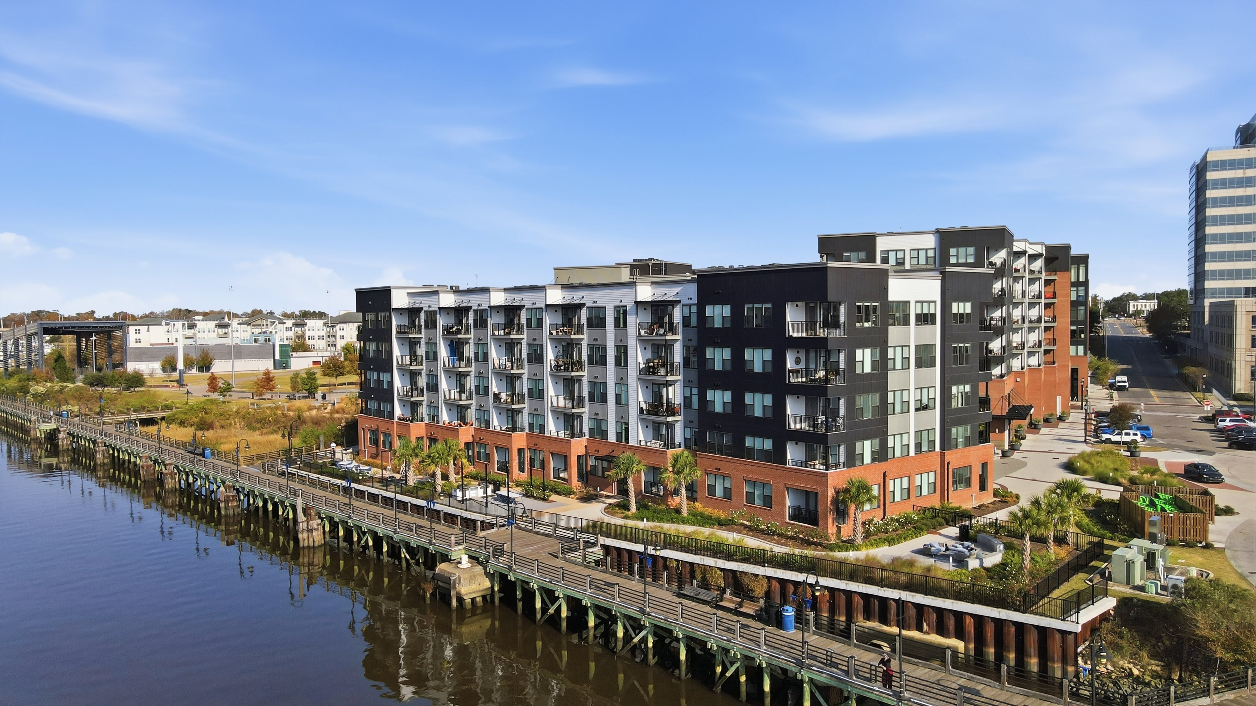 Metropolitan at The Riverwalk – photo 1